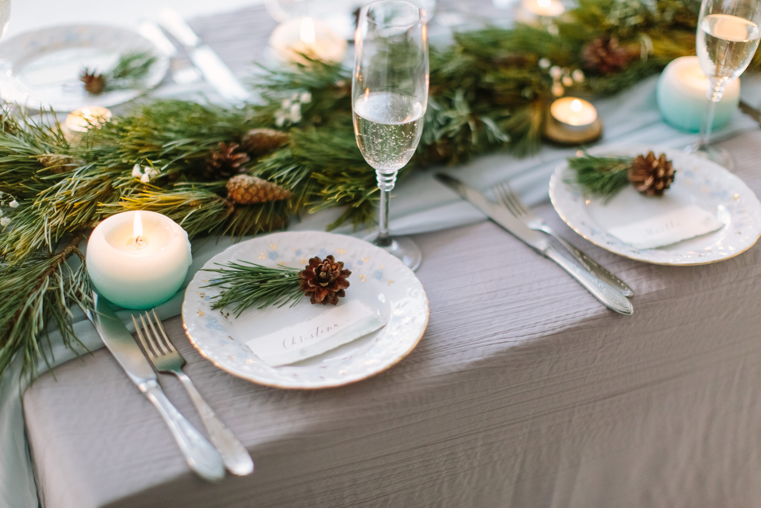 Aerial,View,Of,Winter,Green,Garland,On,A,Wedding,Table